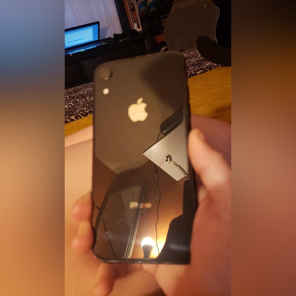 Black iPhone XR carrier unlocked 64gb
